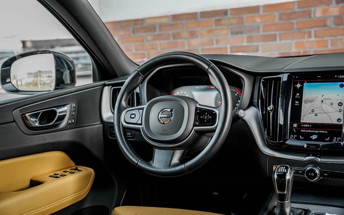 Volvo XC 60 cena 115900 przebieg: 121000, rok produkcji 2018 z Żelechów małe 781